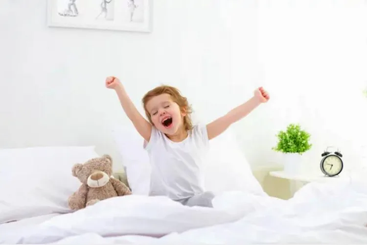 چرا کودکم صبح زود بیدار میشود؟